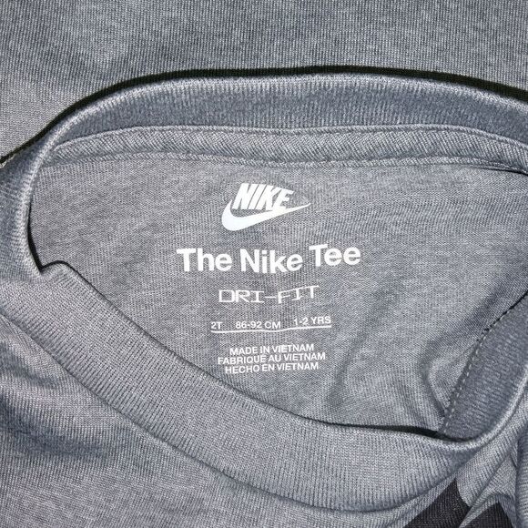 Nike Outfit 2T Toddler Gray T-Shirt and Black Shorts - Picture 4 of 6